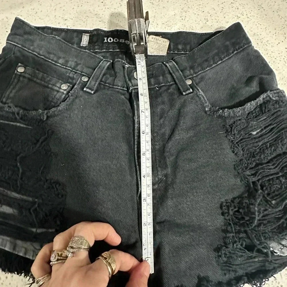 Vintage Levi’s Silver Tab High Rise Distressed Black Shorts Size 26” - Picture 9 of 11